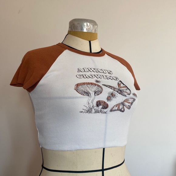 Garage crop tee, with raw edges, very lightweight - Picture 1 of 4